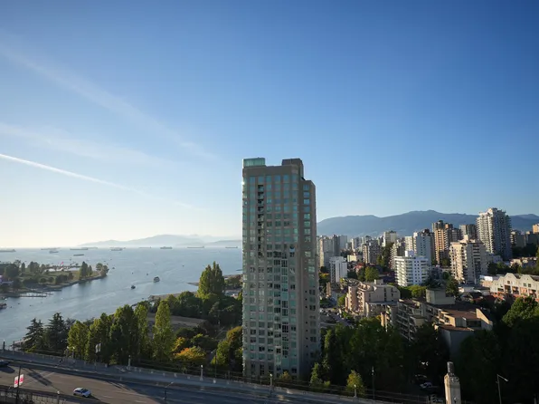 907 Beach Ave #2103, Vancouver, BC V6Z 2R3