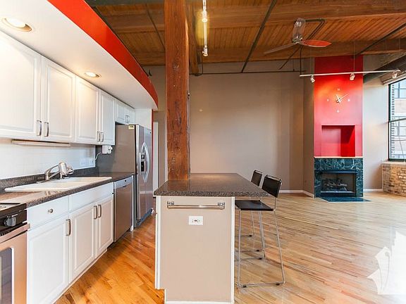 5th image of 2222 W Diversey Ave #878401