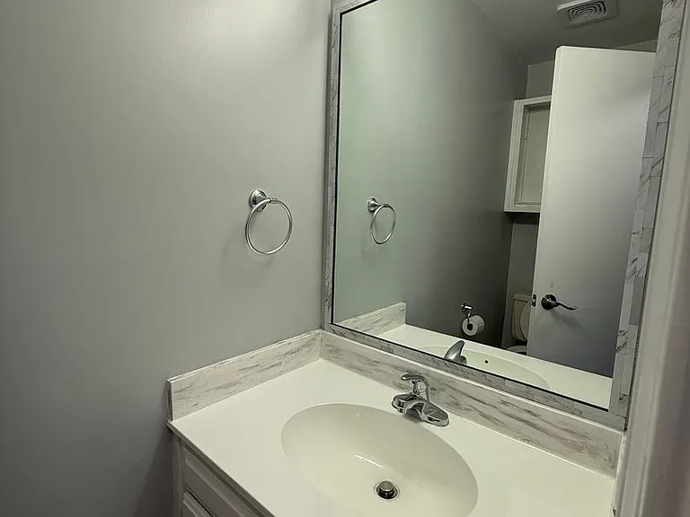 137 E K Pl — Photo 18