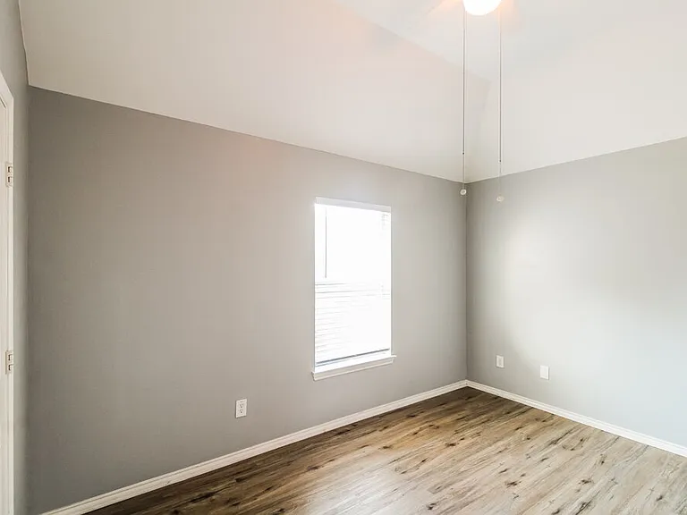 2804 Creek Bend Dr — Photo 15