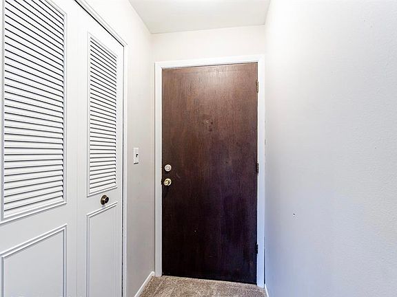 4th image of 7528 Woodview St #4