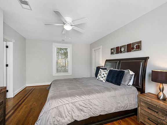 4th image of 1821 Mentor Ave