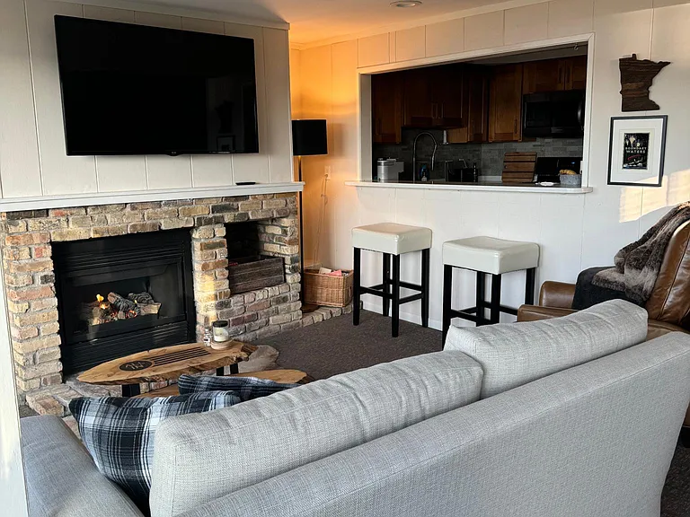 4562 Lake Ave — Photo 18
