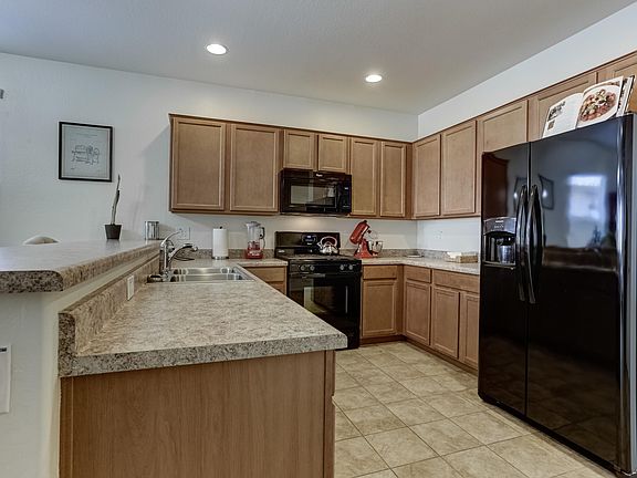 4th image of 10348 W Yuma St