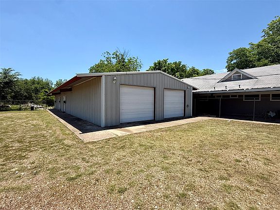 3rd image of 408 Live Oak St