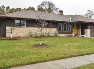 122 Maple St, Belgium, WI 53004