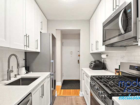 4th image of 3030 Johnson Ave APT 4E