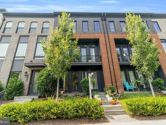 3rd image of 42322 Sillas Sq