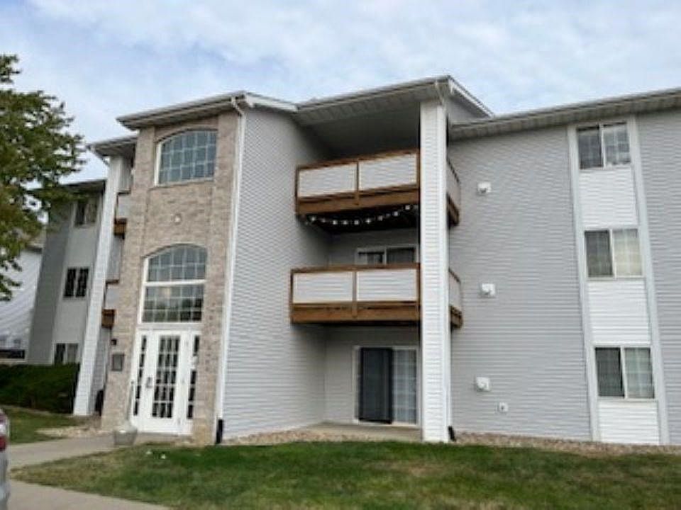 2nd image of 2482 Rushmore Dr
