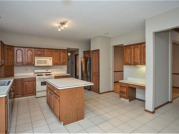 5th image of 601 Treeside Ln