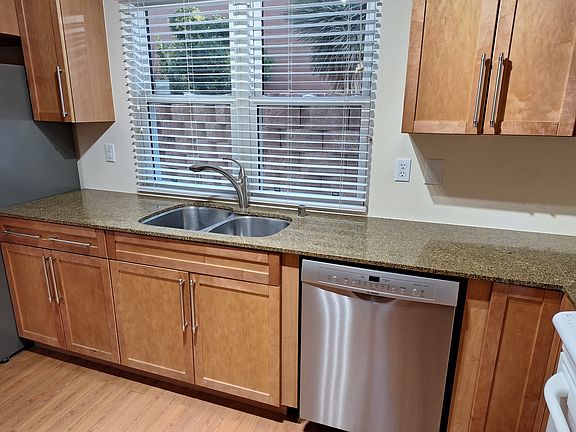3rd image of 1512 Gold Ave SE #B