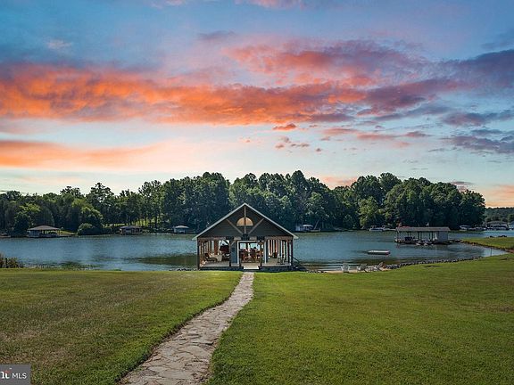 3rd image of 6729 Lake Pointe Dr