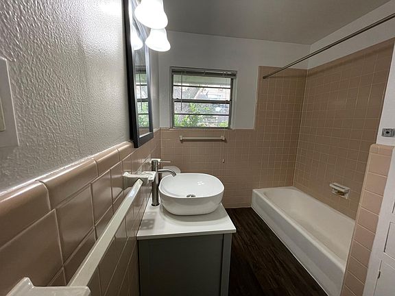 4th image of 4700 Abbott Ave #D