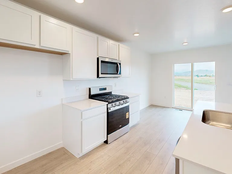 659 N 1850 E — Photo 2