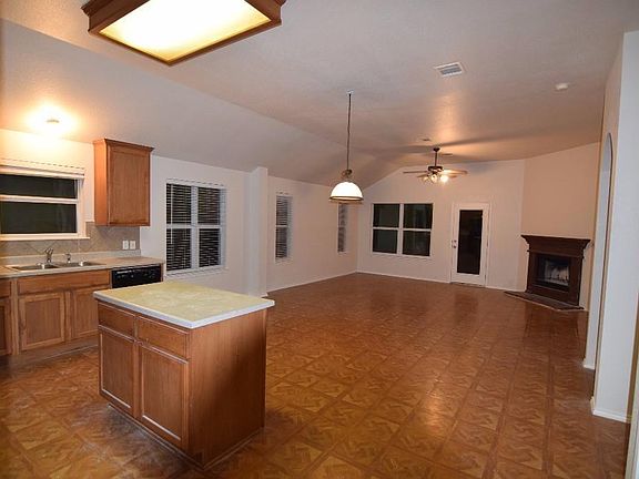 3rd image of 131 Campos Dr