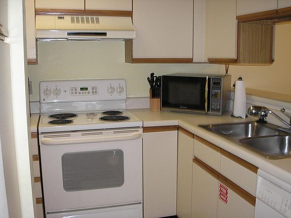 4th image of 312 Westlake Ct #312