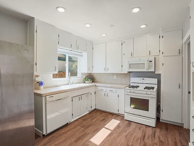 2251 Felspar St — Photo 12