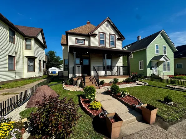 1422 11th St, Moline, IL 61265