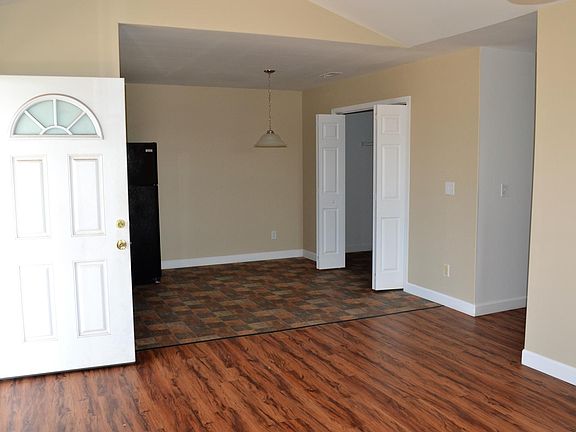 5th image of 256 Mary High Dr