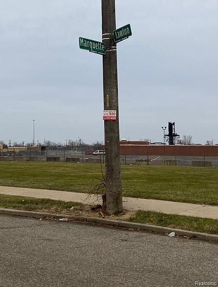 2nd image of 2727 Marquette St