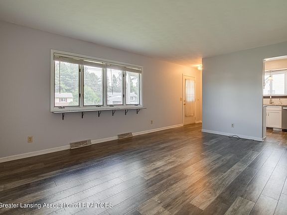 5th image of 11091 Jerryson Dr