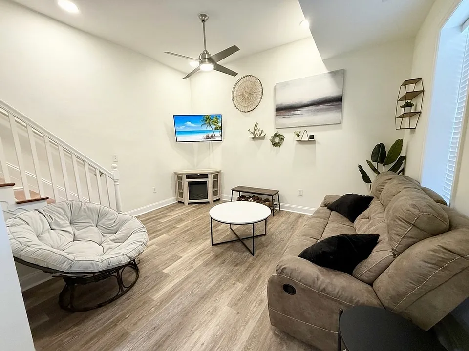 1054 Asbury Ave #1