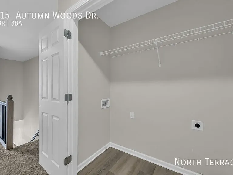 215 Autumn Woods Dr — Photo 7