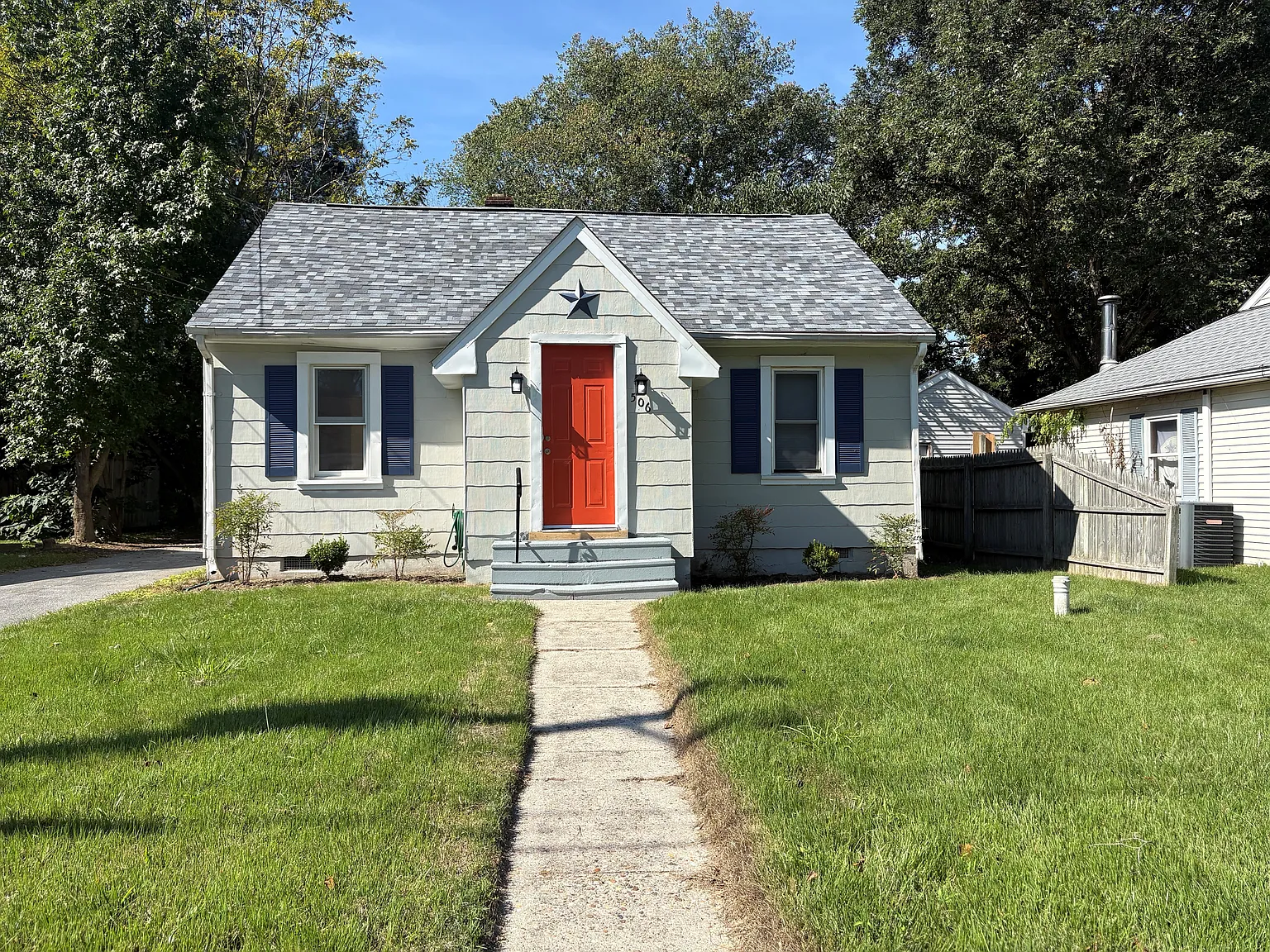 4 bed, $2,000 — Photo 1