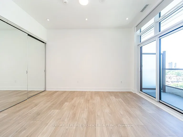 858 Dupont St #Penthouse 32 — Photo 31