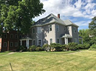 352 S State St, Elgin, IL 60123