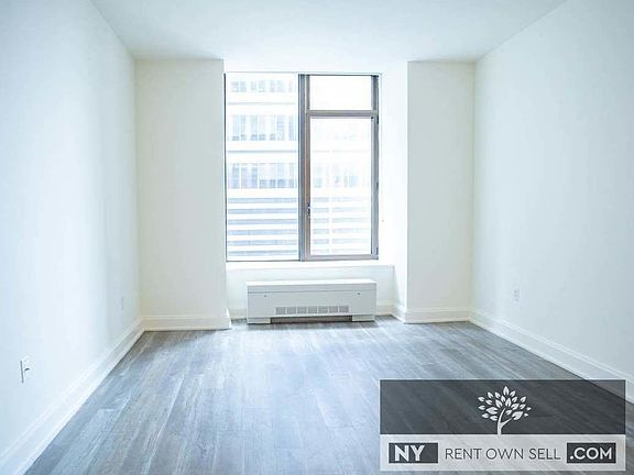 2nd image of 126 Pearl St #18H