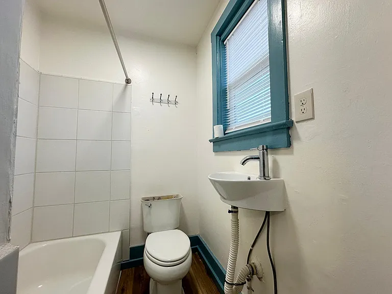 544 Franklin Ave #B — Photo 12