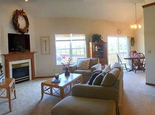 656 Surrey Walk Dr, Valparaiso, IN 46385