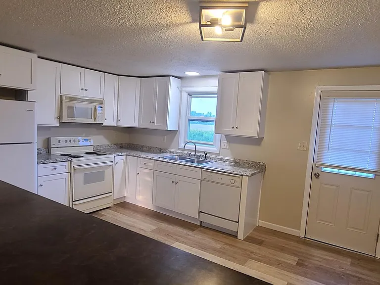 4406 Dickersonville Rd — Photo 4
