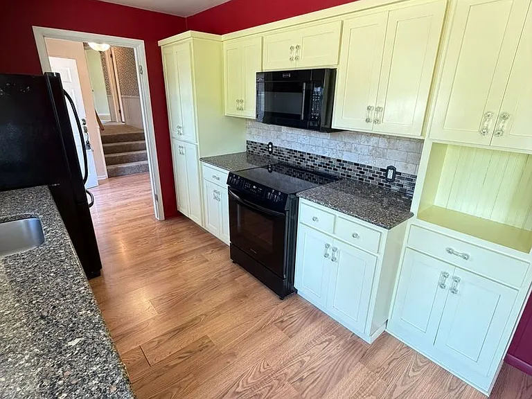550 Carlson Dr — Photo 7