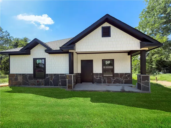 1010 W 9th St, Hearne, TX 77859