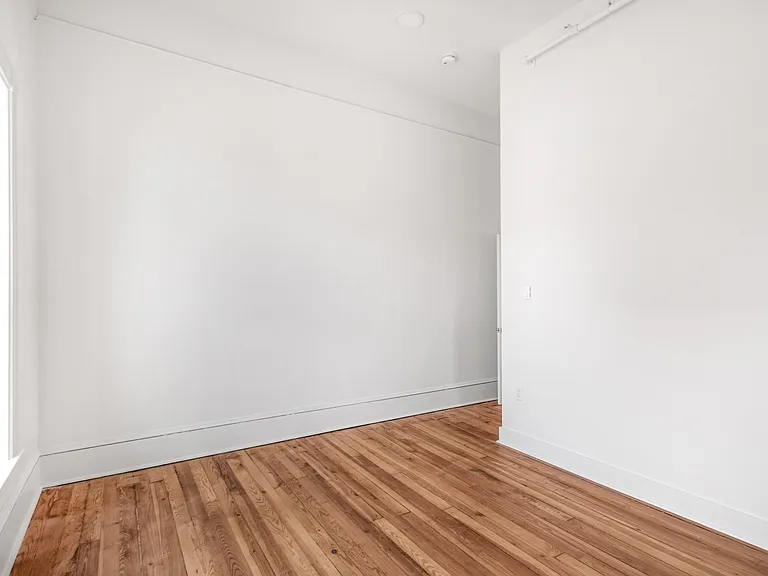 Cates Block Apartments — Photo 11