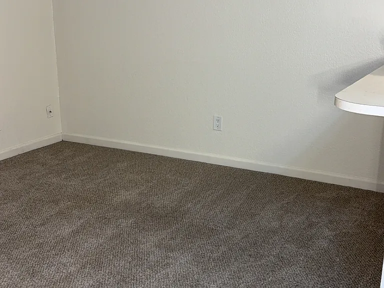 Lincoln Village Apartments — Photo 21