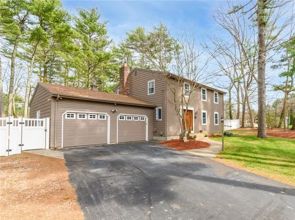 49 Wood Cove Dr, Coventry, RI 02816