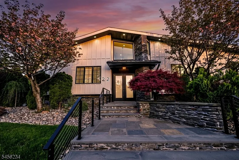 6 bed, 5.5 bath, $22,500 — Photo 1