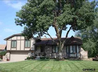 2011 S 166th St, Omaha, NE 68130