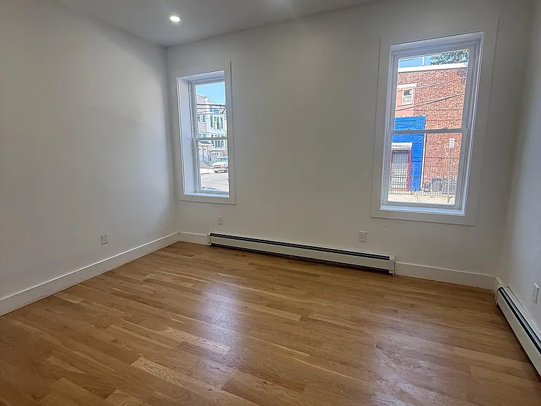 100 Ingraham Pl #1R — Photo 6