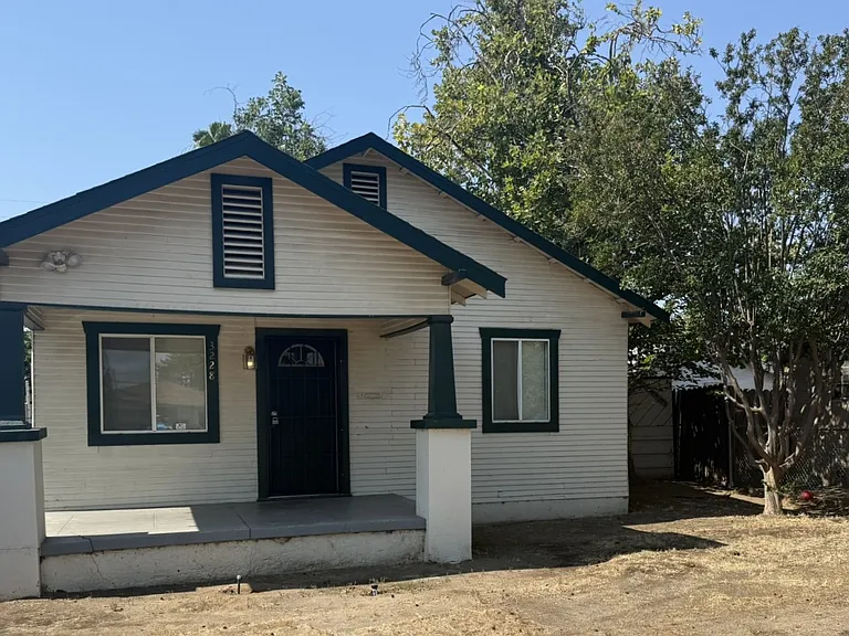 3228 E Pine Ave — Photo 1