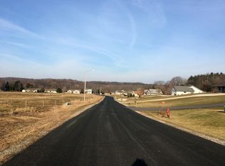 611 Bobolink Ln, Cascade, WI 53011