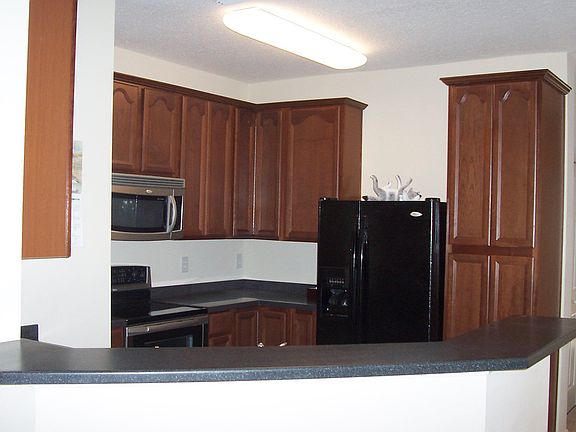 Chef's Upgraded Kitchen w/ Corian Countertops