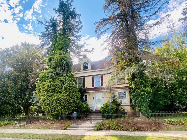 429 Chestnut St, Mount Holly Springs, PA 17065