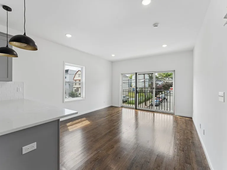 910 Bergen St #1 — Photo 2