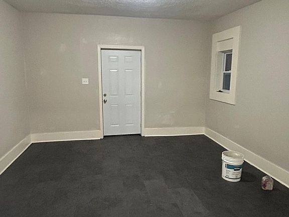 4th image of 1682 Walker Ave