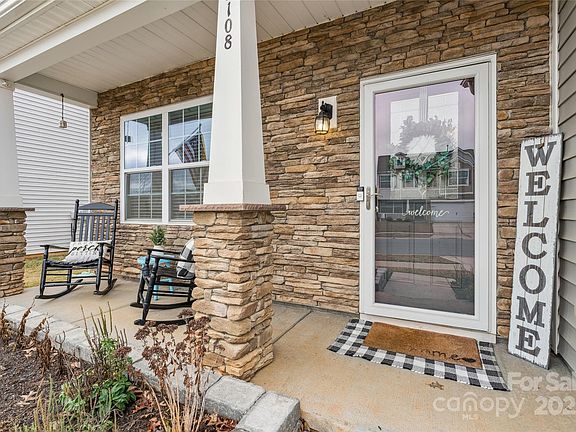 5th image of 2108 Highland Knoll Dr