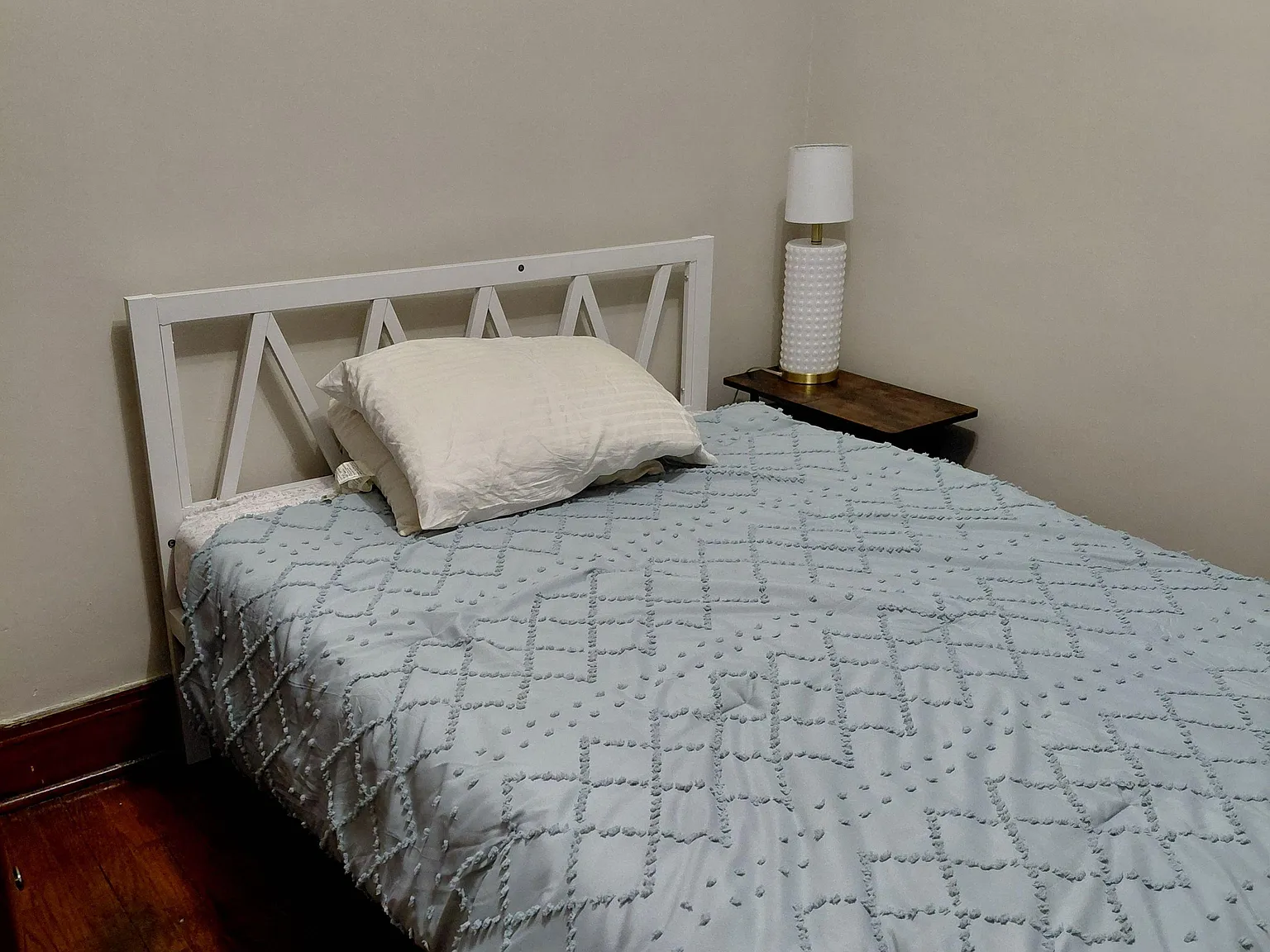 3 bed, 1.0 bath, 1100 sqft, $1,170 — Photo 1